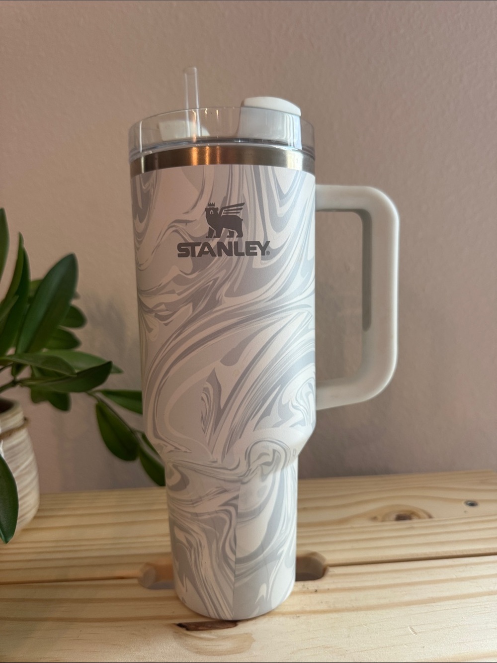 Stanley Marble Travel Mug in White and Gray with Handle